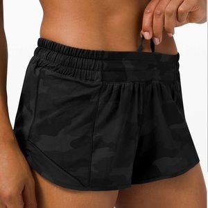 RARE SOUGHT AFTER BLACK CAMO HOTTY HOT size 8 2.5 inch